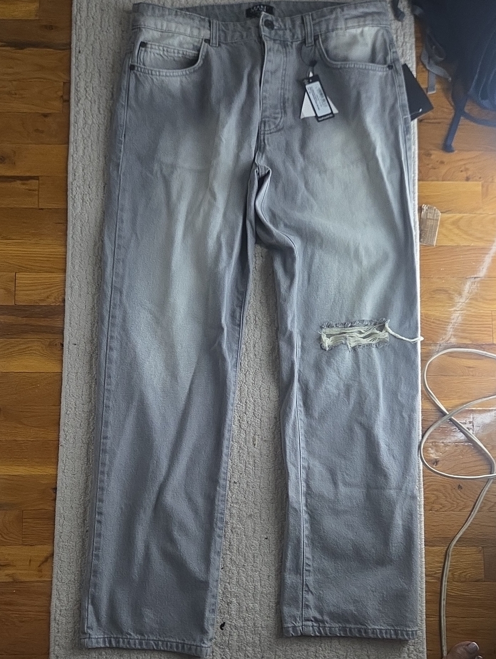 Boohoo Men's Light Gray Straight Jeans with Distressed Knee